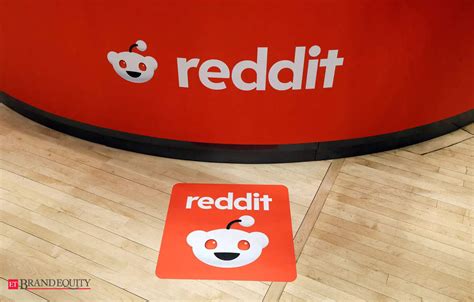 Reddit strikes deals with sports leagues to attract more ad dollars .